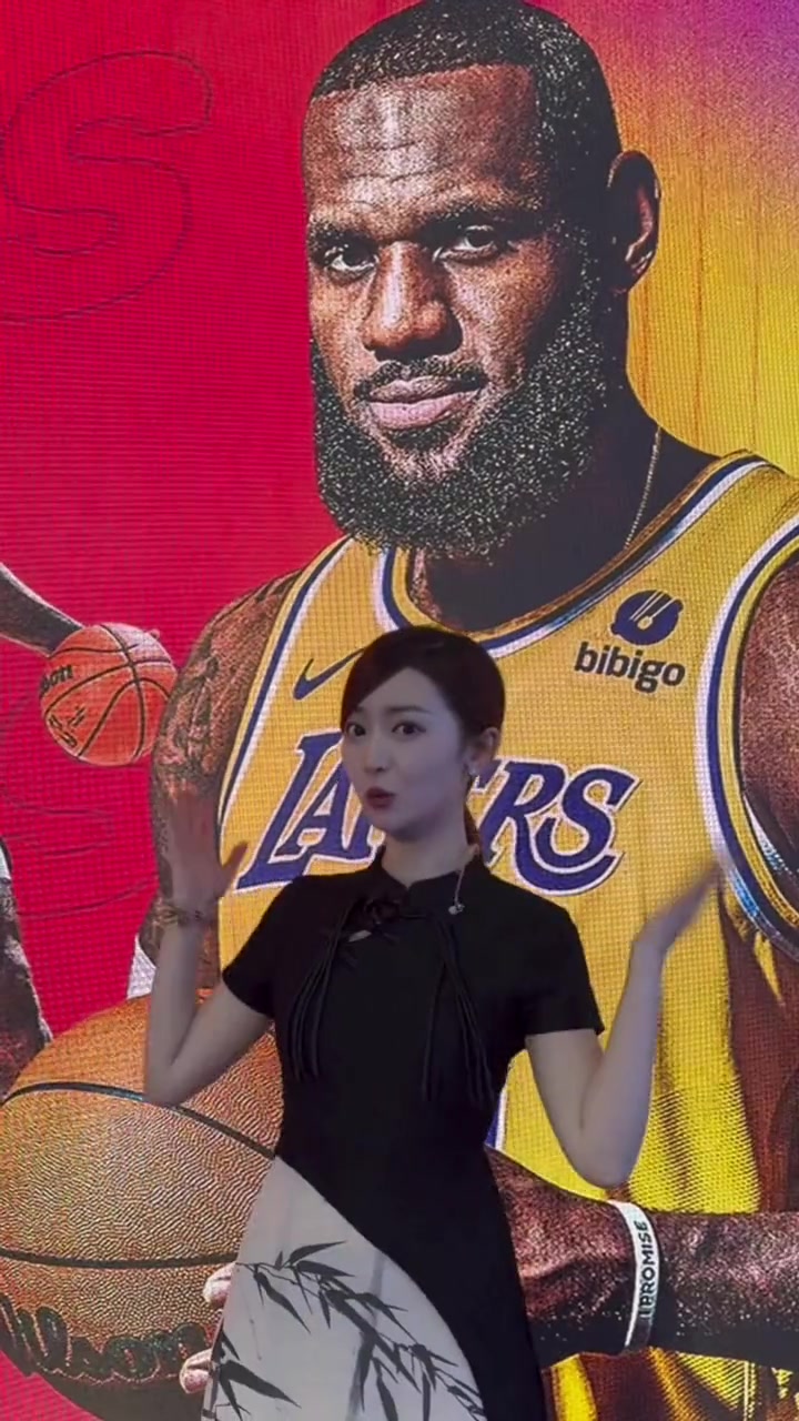 湖人女主播佳依：我们走来的路也灿烂 是结束也是开始 下赛季再见啦