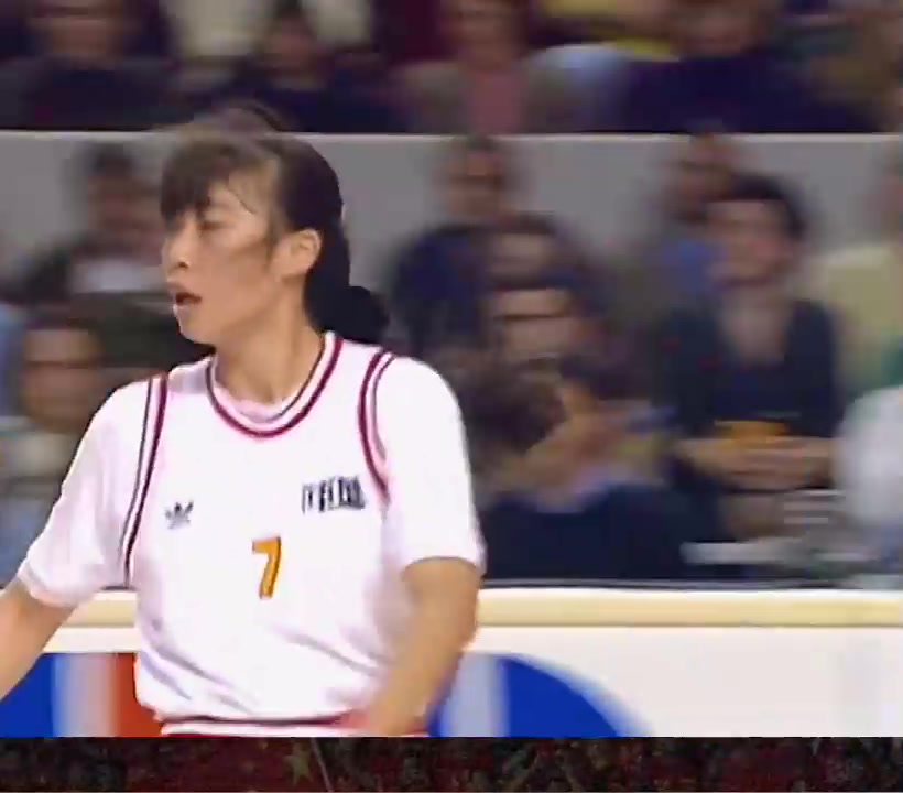 中国女篮的功勋球员！看看张镇麟的妈妈王芳，当年是怎样打球的！