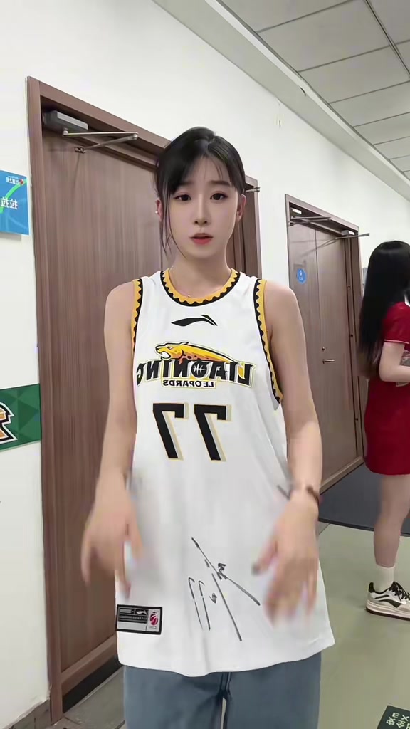 大胜晋级！辽宁啦啦队姑娘赛前发视频：准备好迎接今晚的绿色海洋了吗？