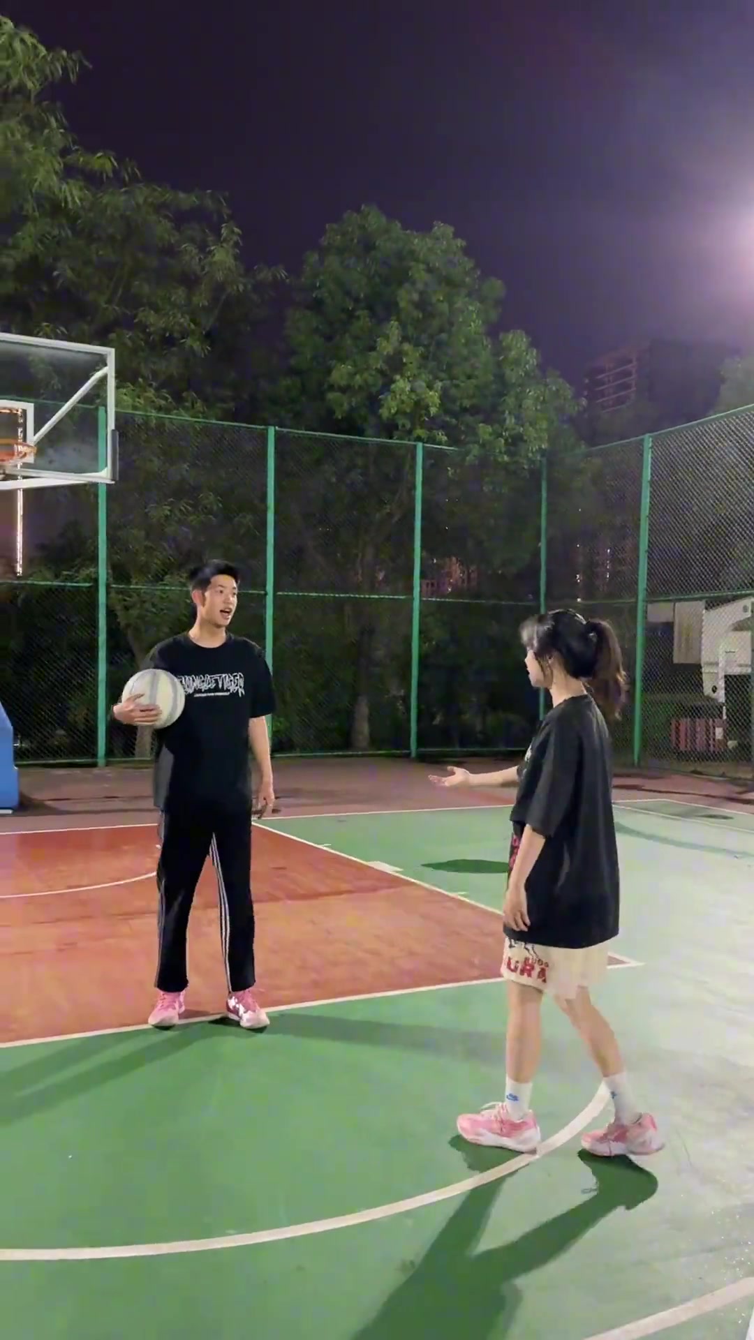 篮球场上你遇到过最赖的是什么行为？