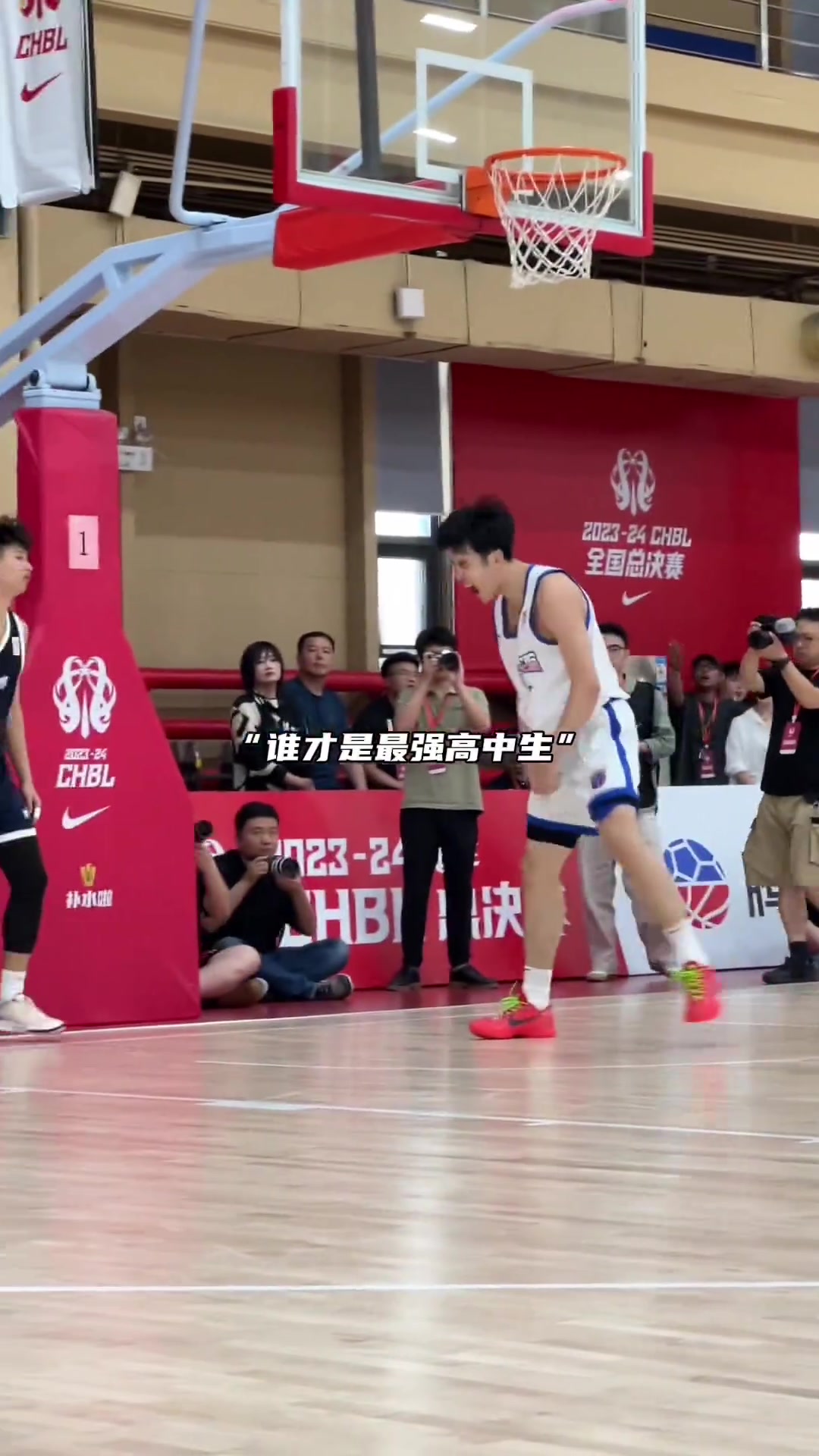 第一高中生对决， 张博源和张文杰互不相让。