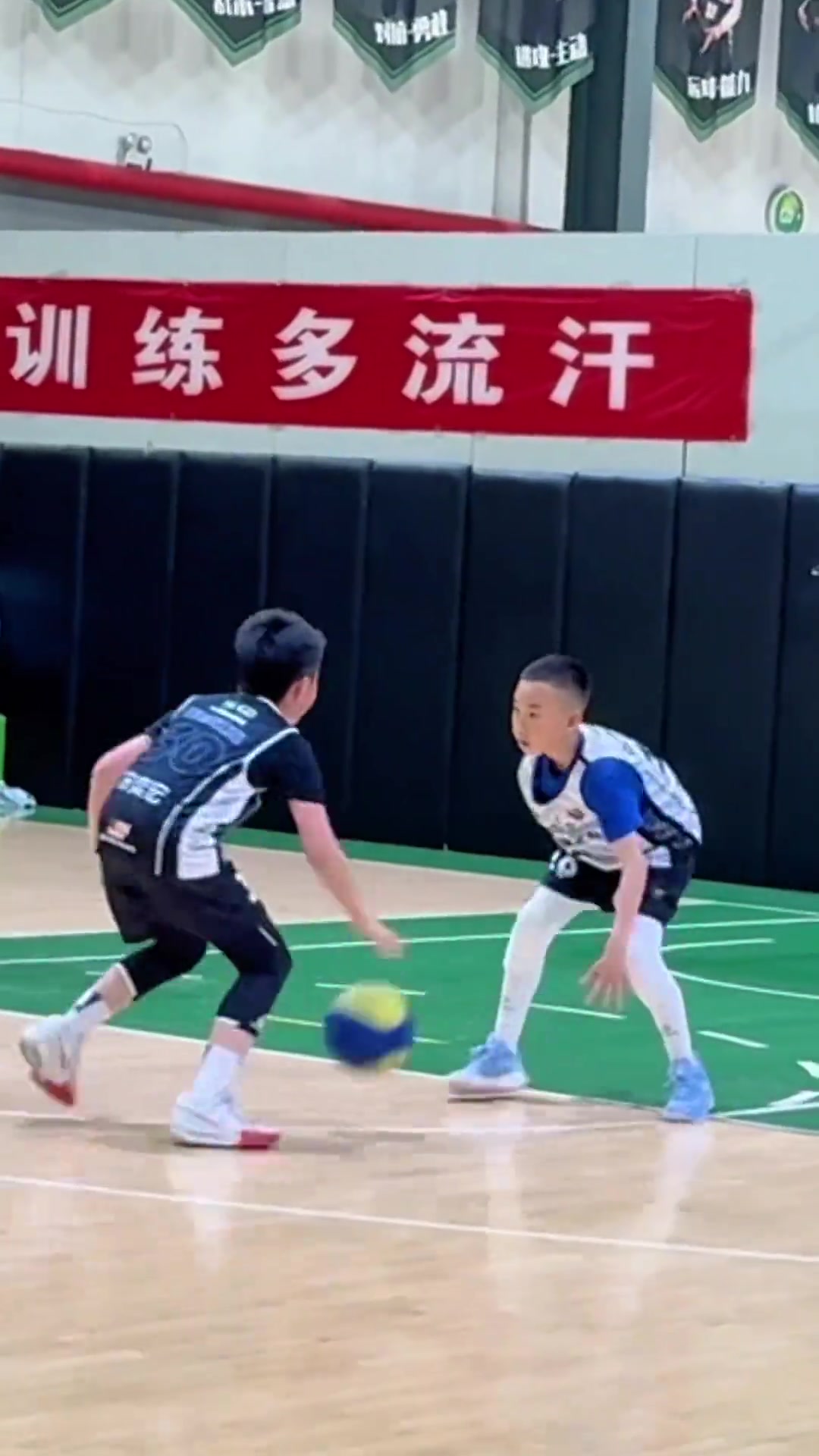 这小孩这个球什么水平？