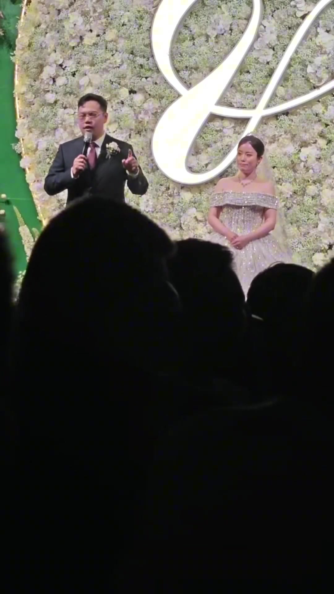 这还要如愿了？解说员王子星曾在婚礼上大喊：森林狼总冠军~