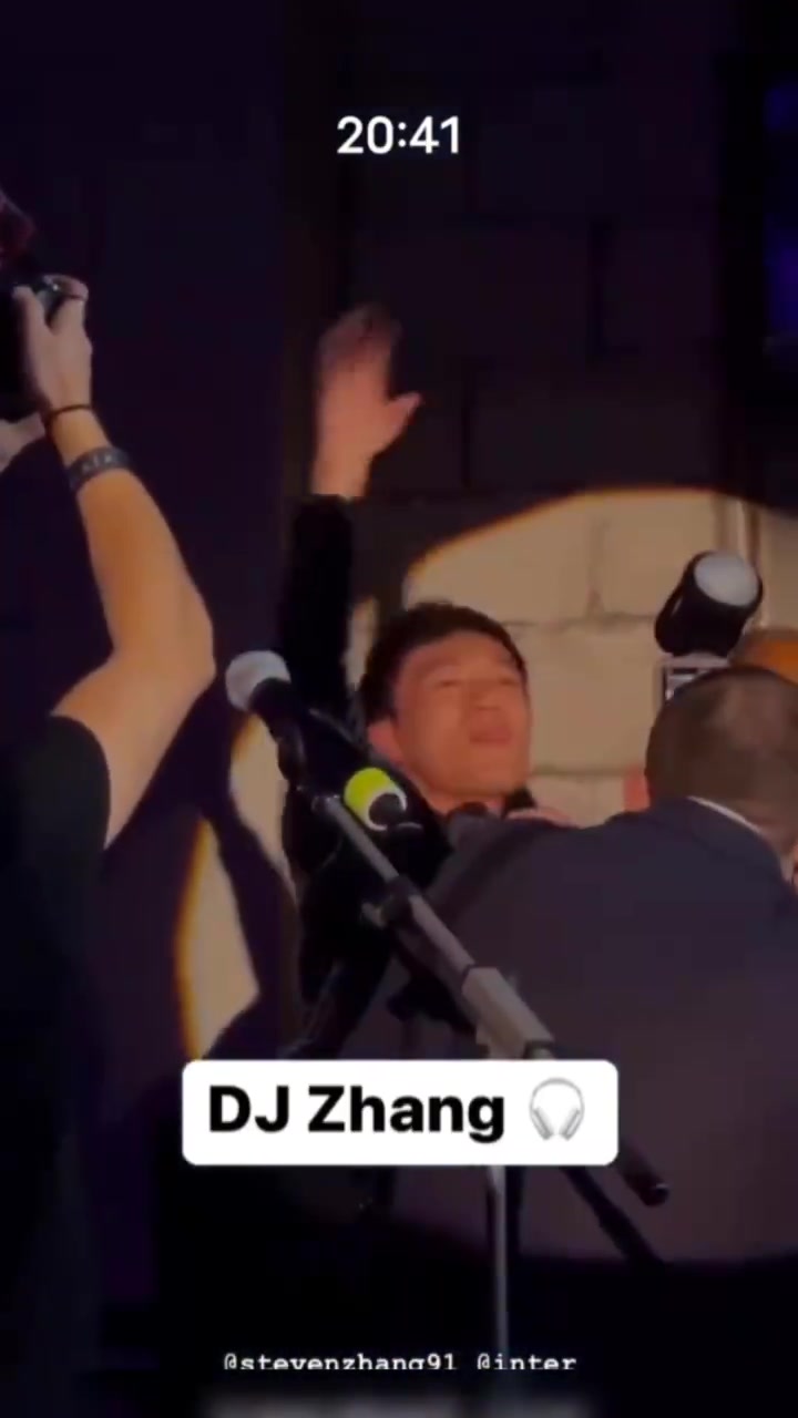 还能接着奏乐接着舞吗？张康阳以前参加意大利聚会画面