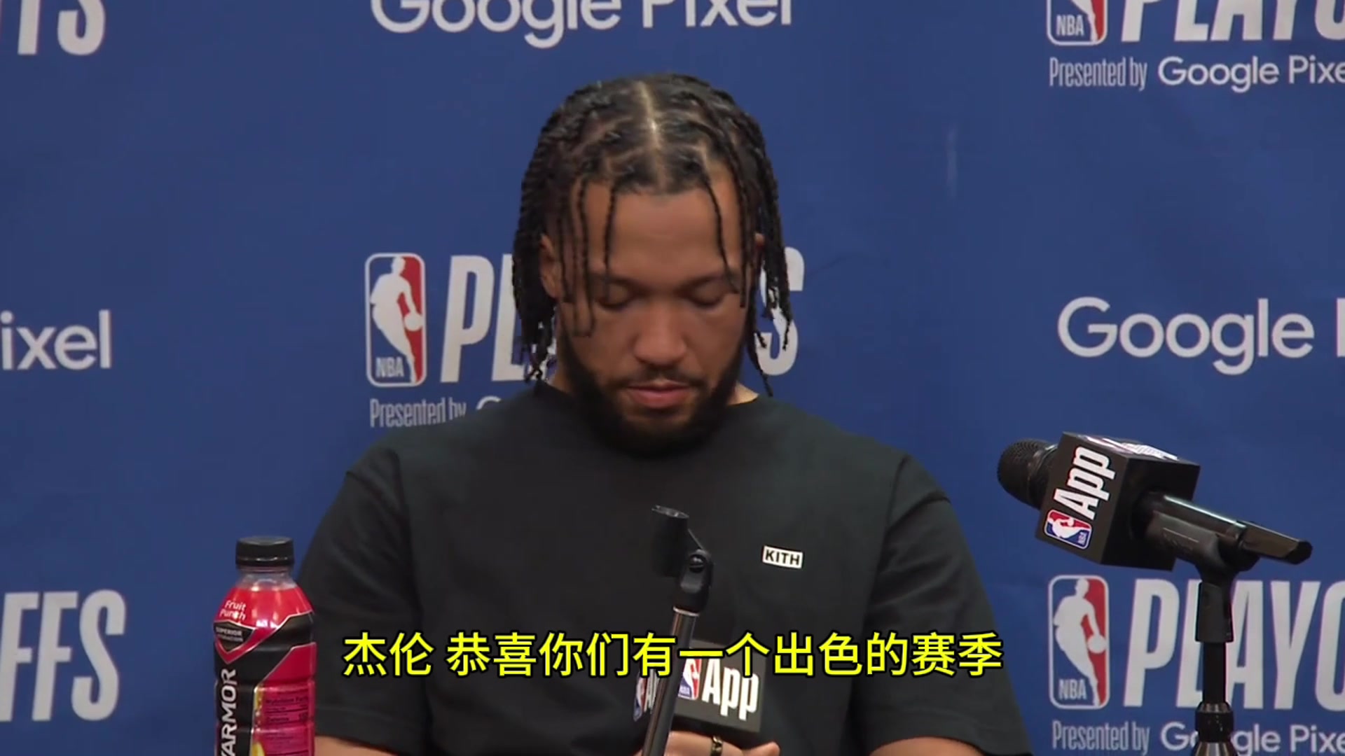 布伦森：我手骨折是在第三节的时候，切球切到哈利伯顿腿上