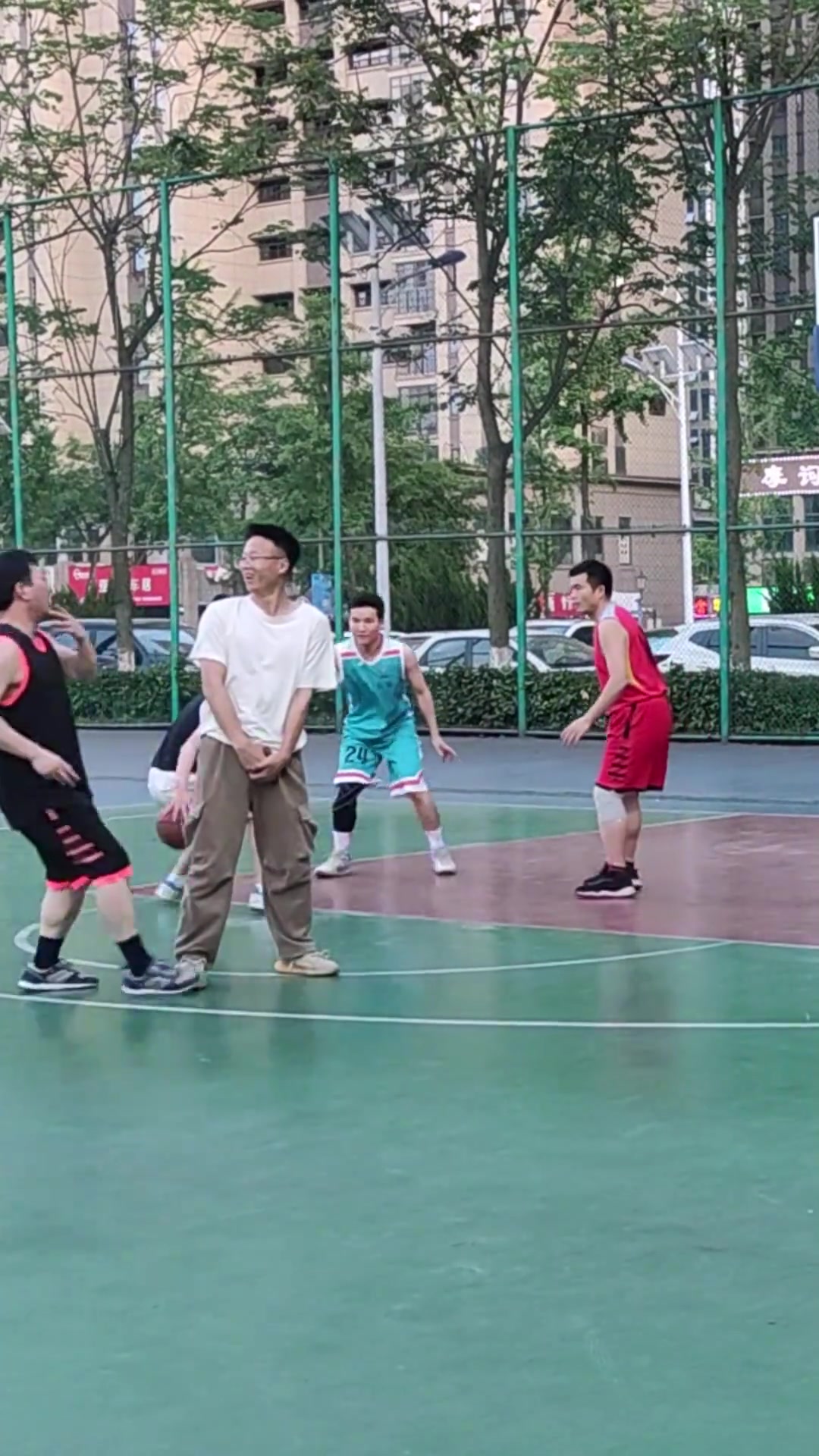 这掩护动作，万能的网友们怎么看？