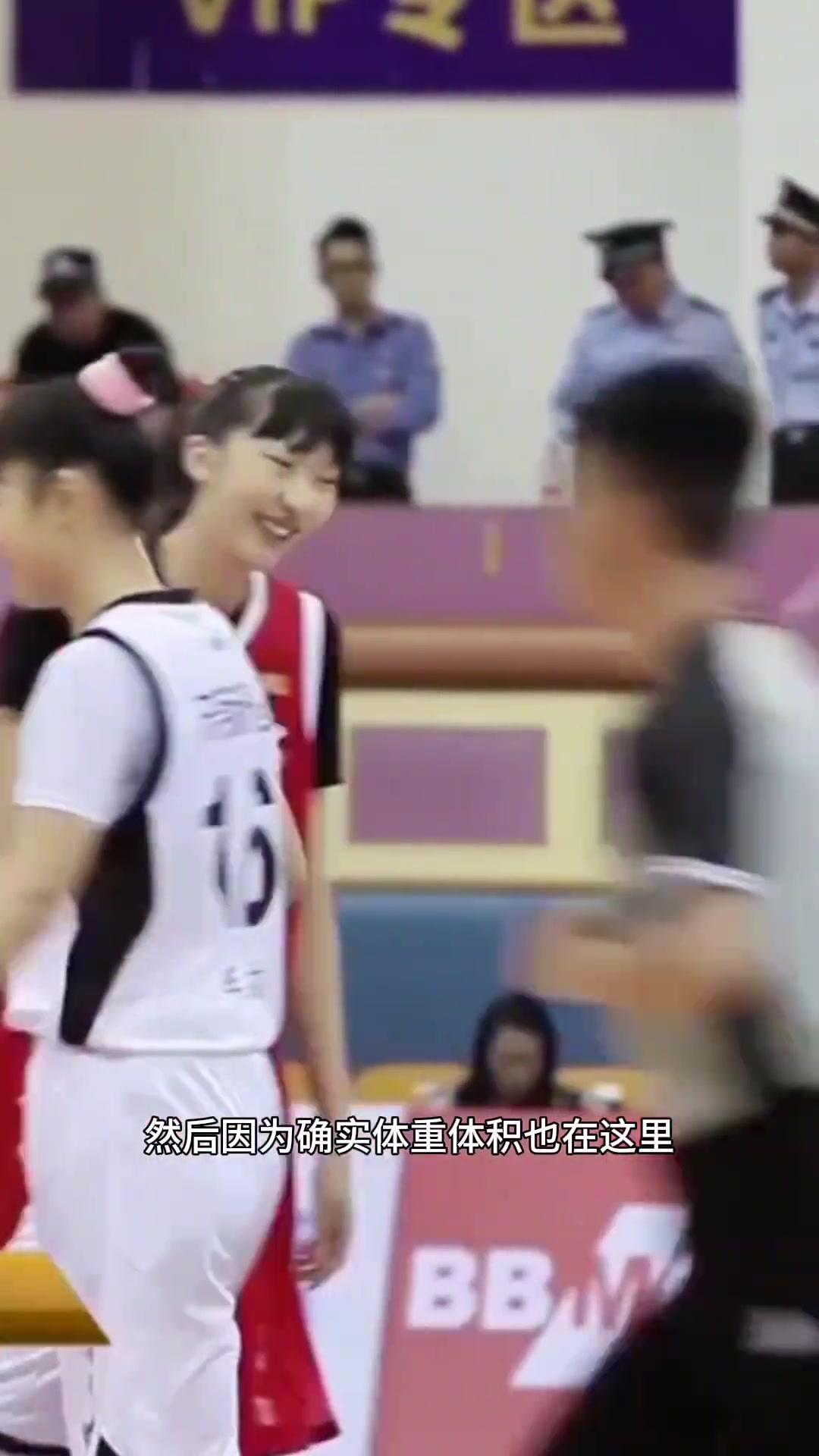 李月汝谈和韩旭的对比：我擅长是用身体 她的投篮准