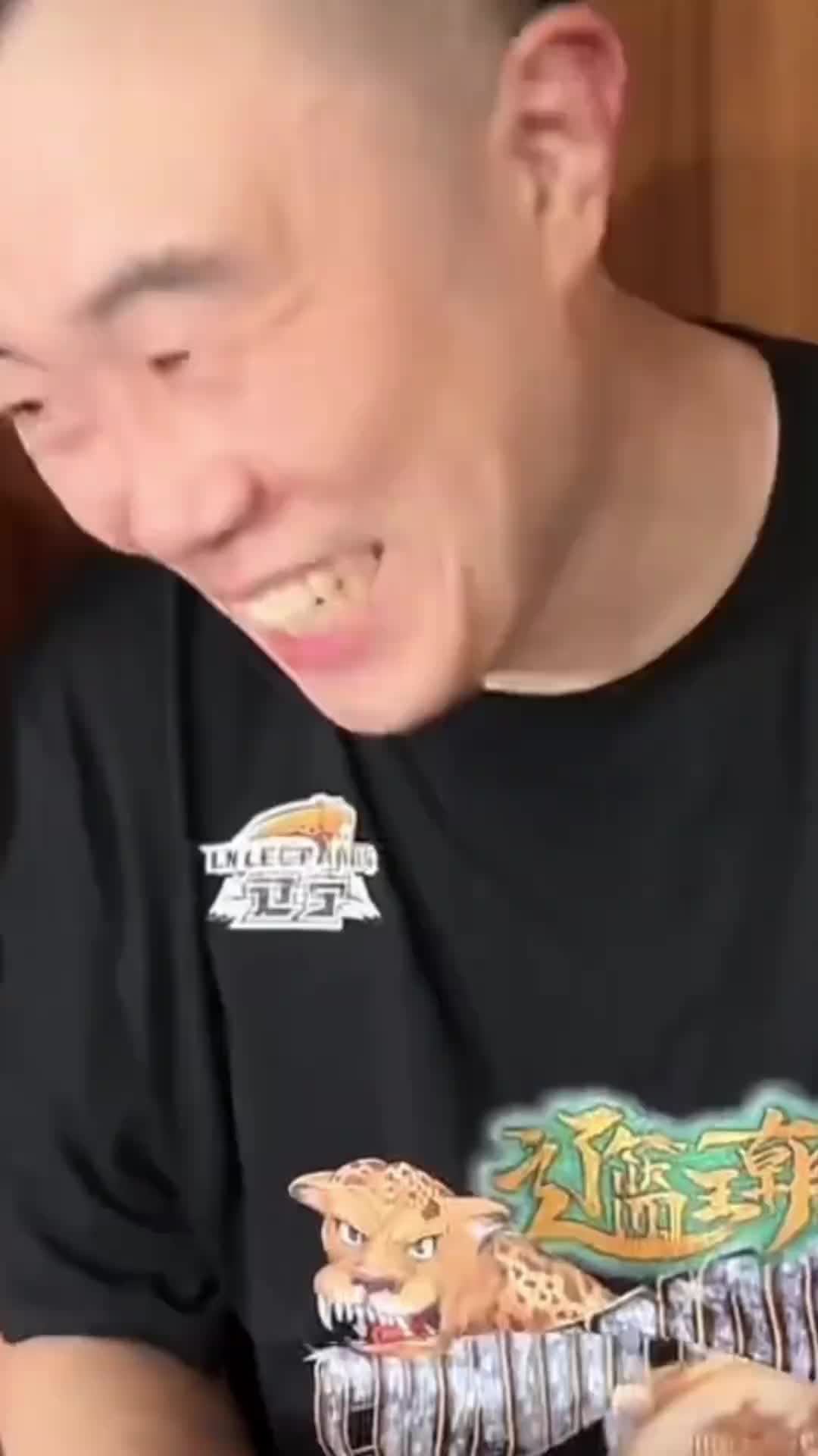 郭艾伦不让大韩李晓旭退役：等我复出给我挡拆 一个上提一个下顺