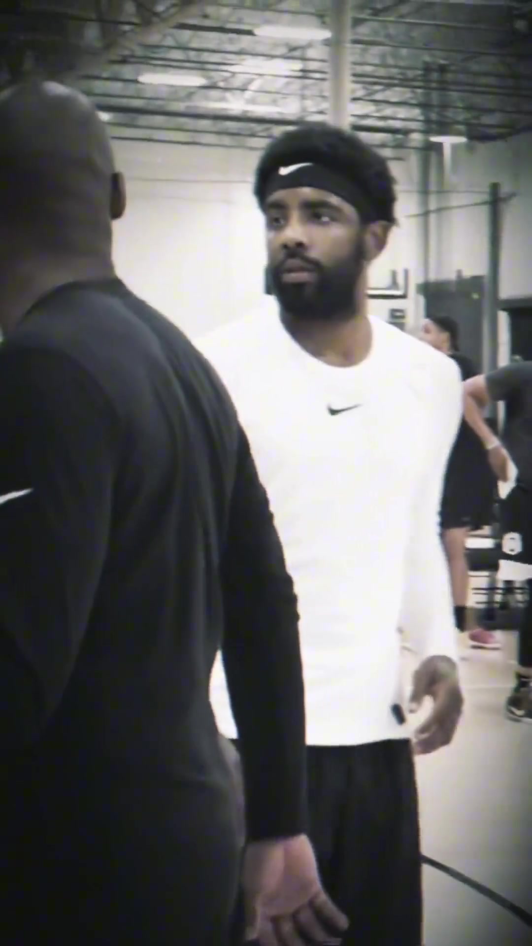 想看到欧文眼含热泪捧起奖杯：Kobe，can you see？