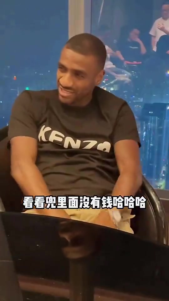 黄博文：从中国赚了多少钱？穆里奇：看兜里有没钱