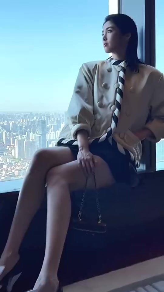 腿长两米 赵丽娜这腿长真不是一般人能HOLD的住
