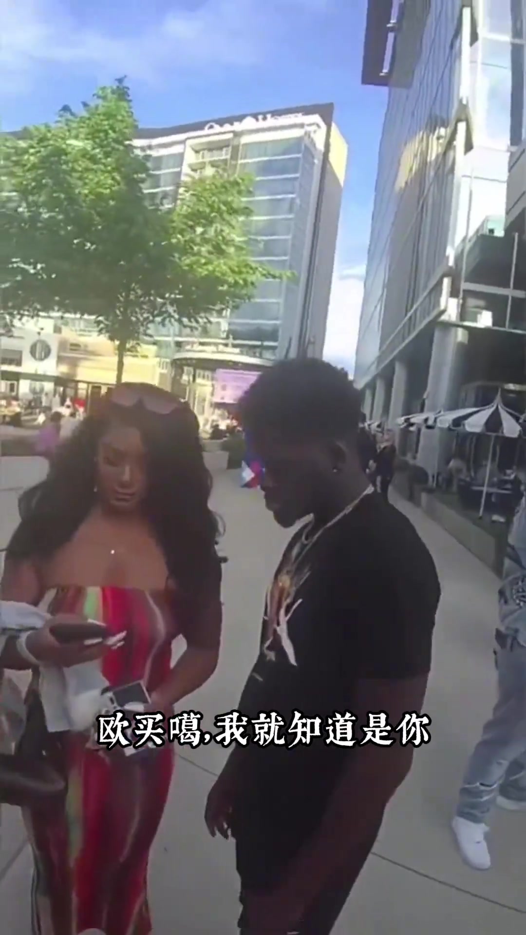 哈登是真的像！在美国大街把路人认成NBA球星 路人什么反应？