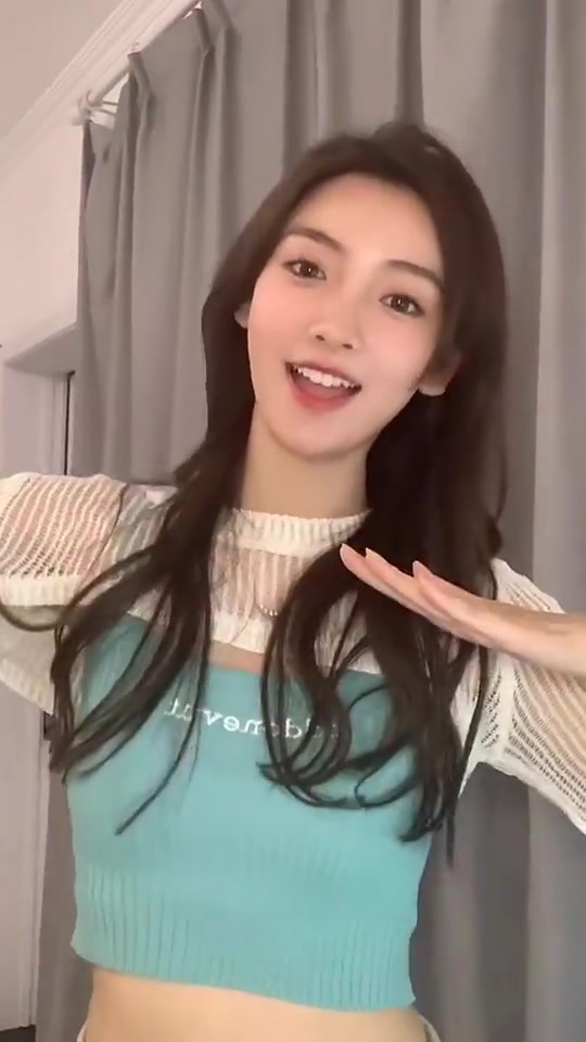 还有这种舞？美女主播跳内马尔胜利之舞