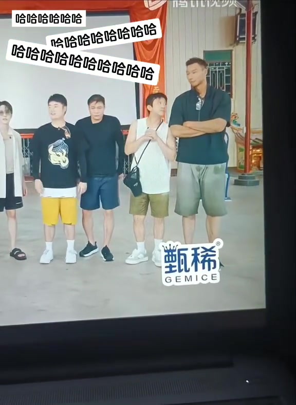 一个大老爷们磕CP犯罪吗？