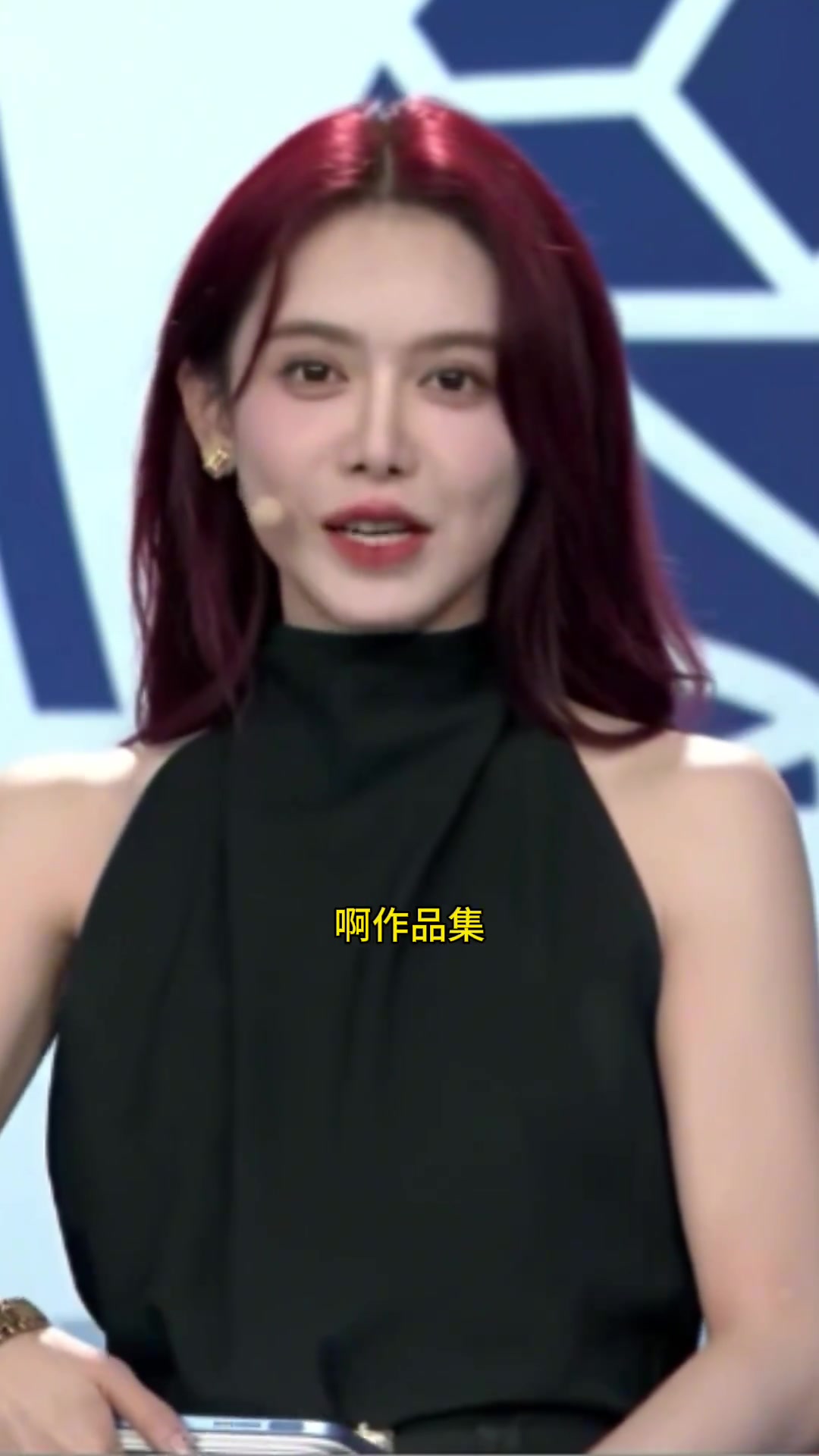 美娜：听说艾伦最近要出散文集 不知道我能否在里面有一席之地！郭艾伦：你文化气息不够