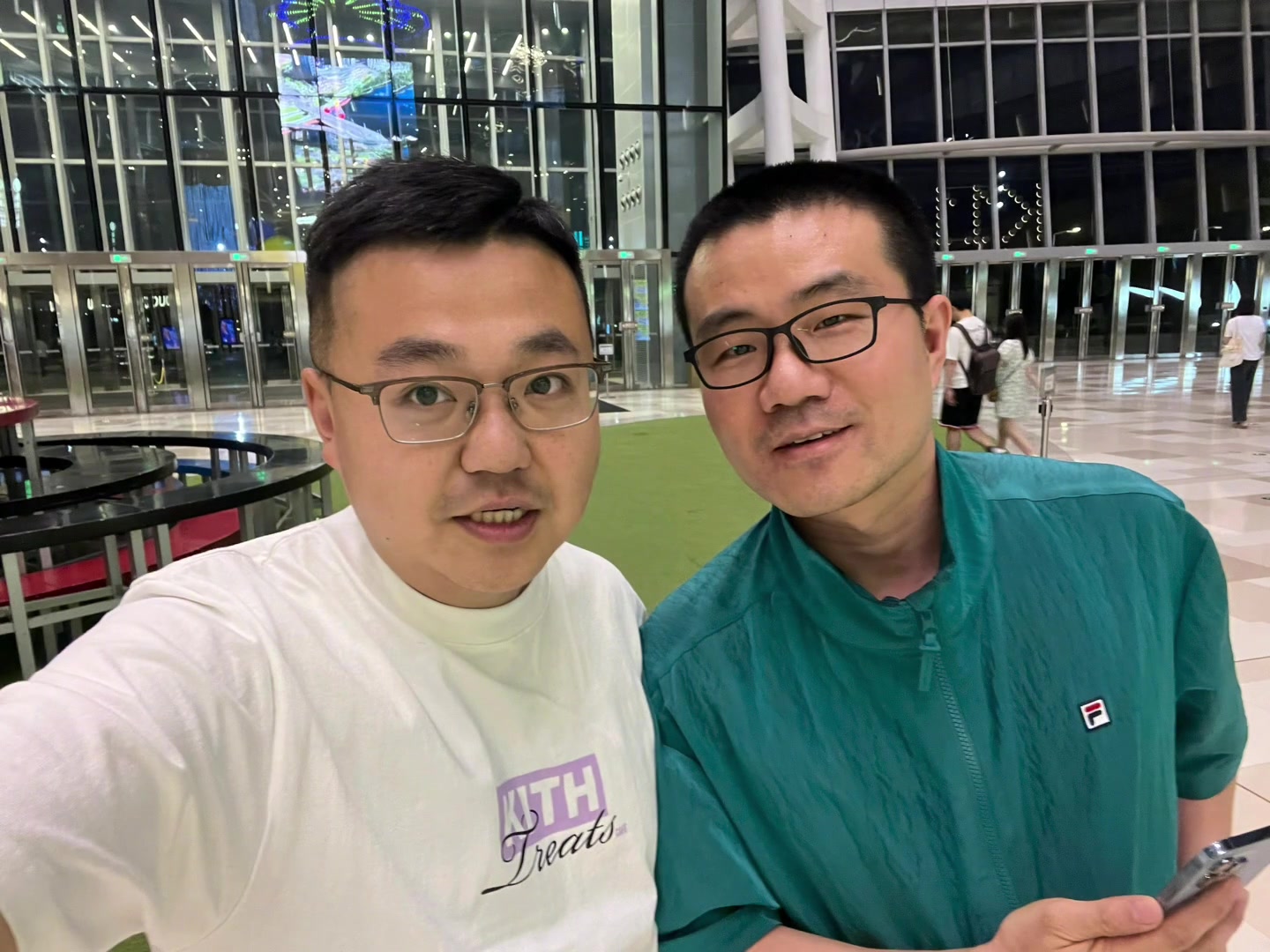 网友路上偶遇徐静雨并打招呼 配文：碰上软银儿了