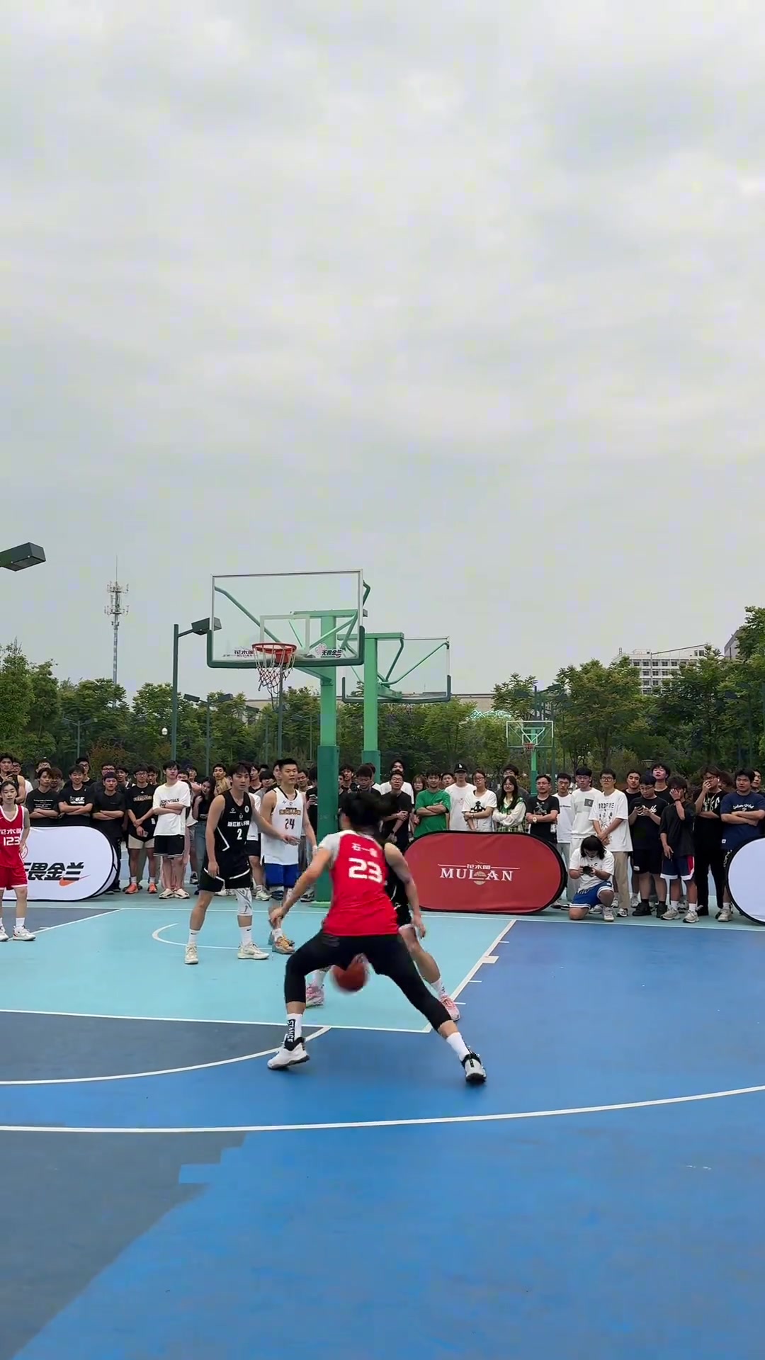 准啊！1米81的网红小姐姐石一童 3v3打半场 男士们都防不住阿