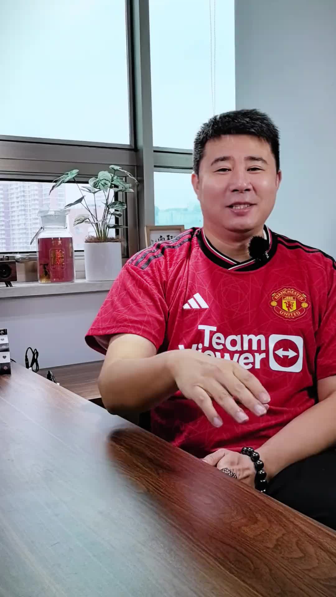 董方卓：聊到曼联的食堂？那我可就不困了啊