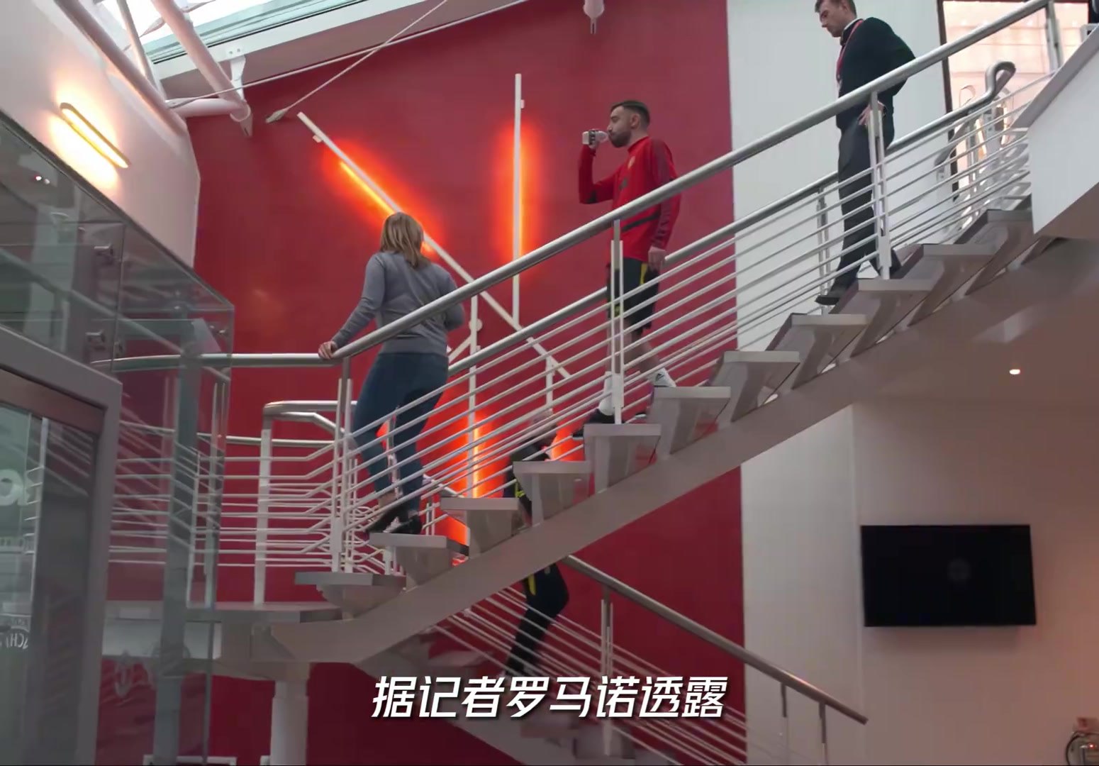 曼联遭拜仁偷家？孔帕尼上任第一件事就是想挖他！