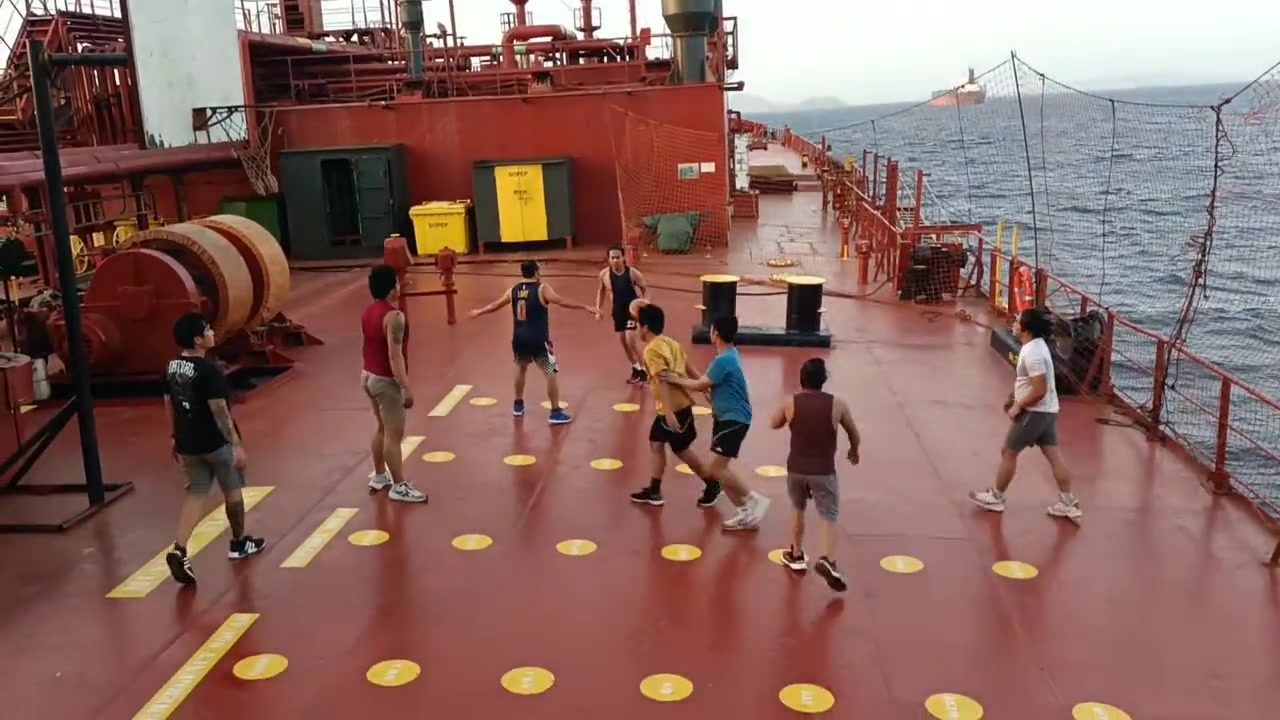这万一球掉海里了 谁负责