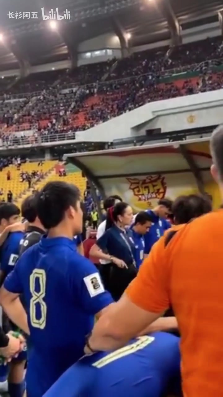 泰国队3：1新加坡，胜利后泰国全队都哭丧着脸