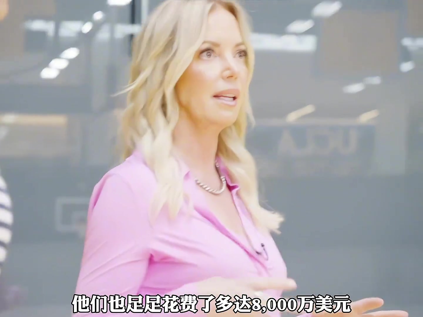 你知道湖人老板珍妮-巴斯的一天是什么度过的吗？
