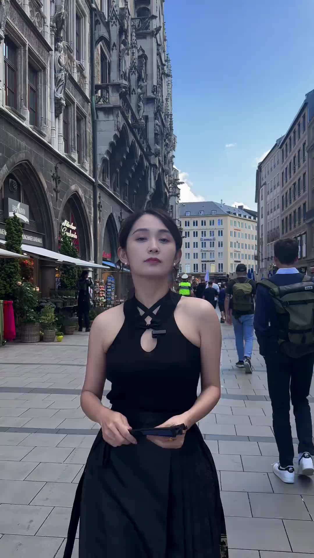 美不美？美女主持杜黝黝：让东方美学闪亮欧洲杯