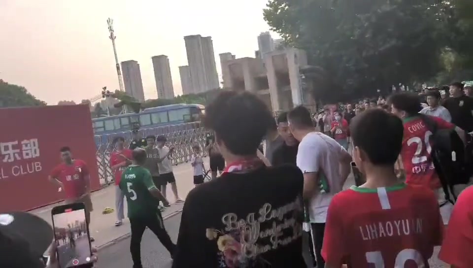 打人就过分了