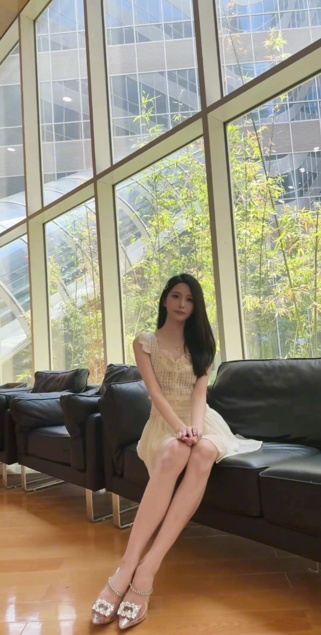 嚯，女主播辰辰这大长腿！