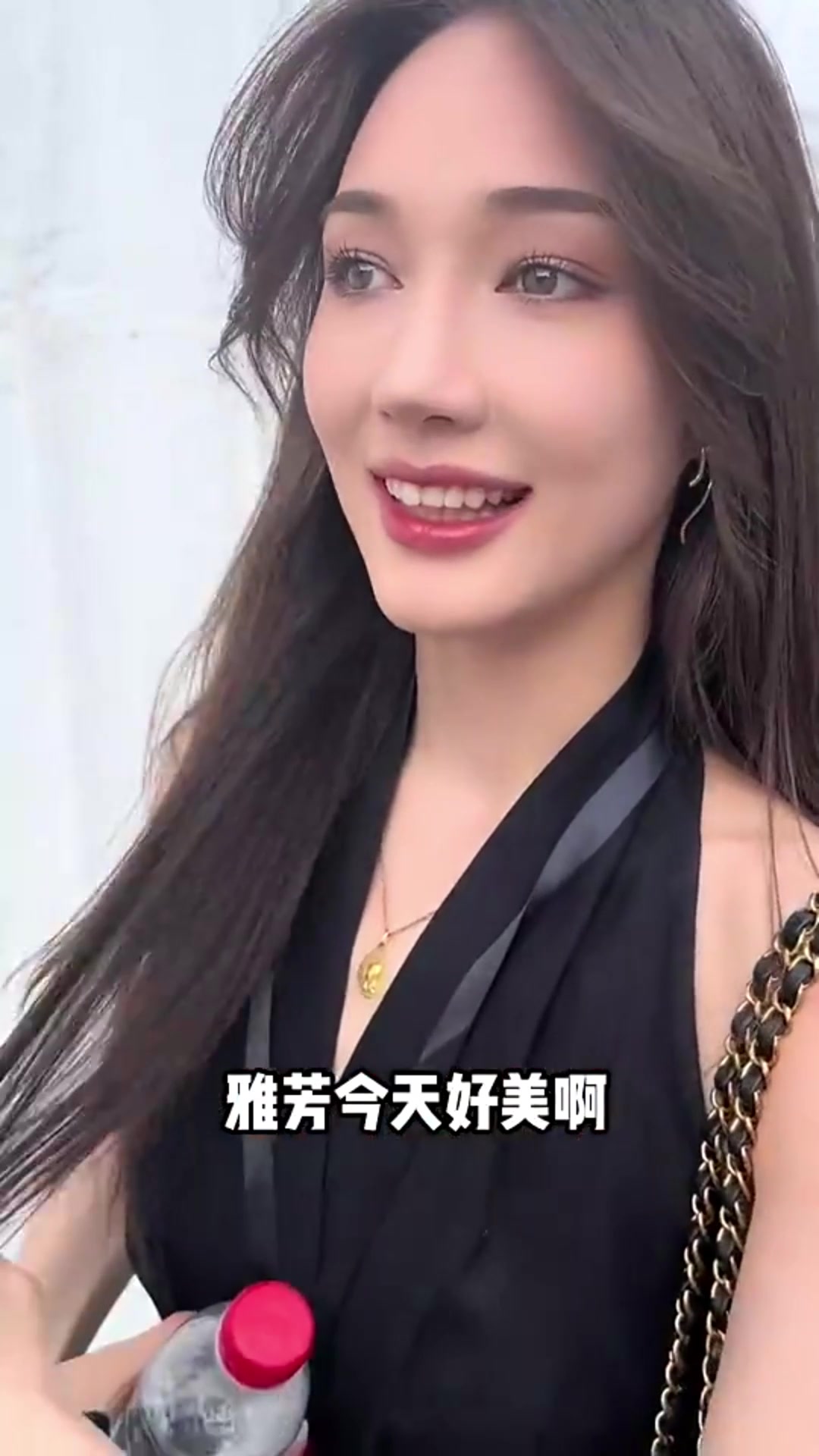 哥哥孟繁西求婚 妹妹孟雅芳这造型穿搭真滴是美啊~
