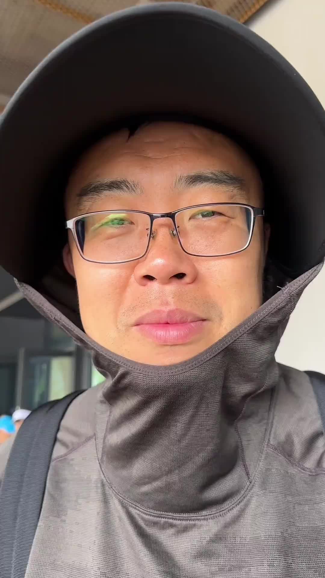 这造型挺别致哈！韩德君带家人一起去看雪山~