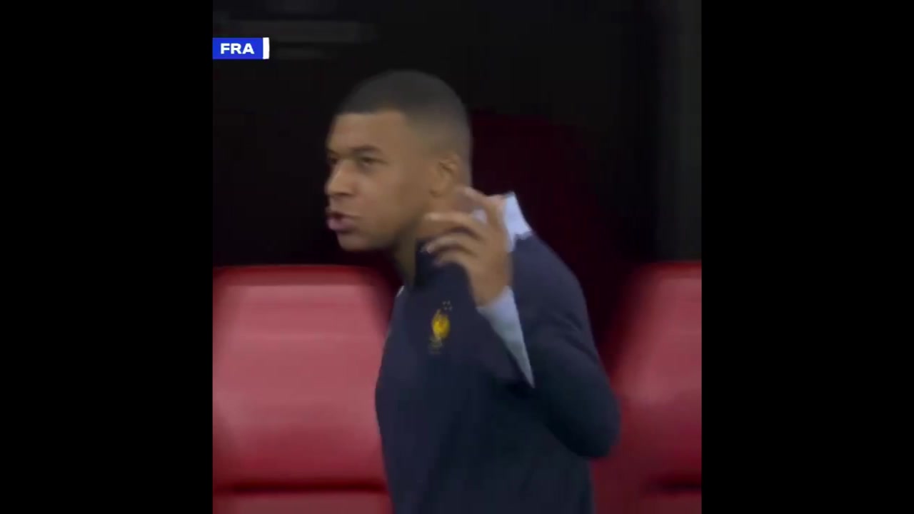 0-0战平荷兰！场边的姆巴佩很恼火