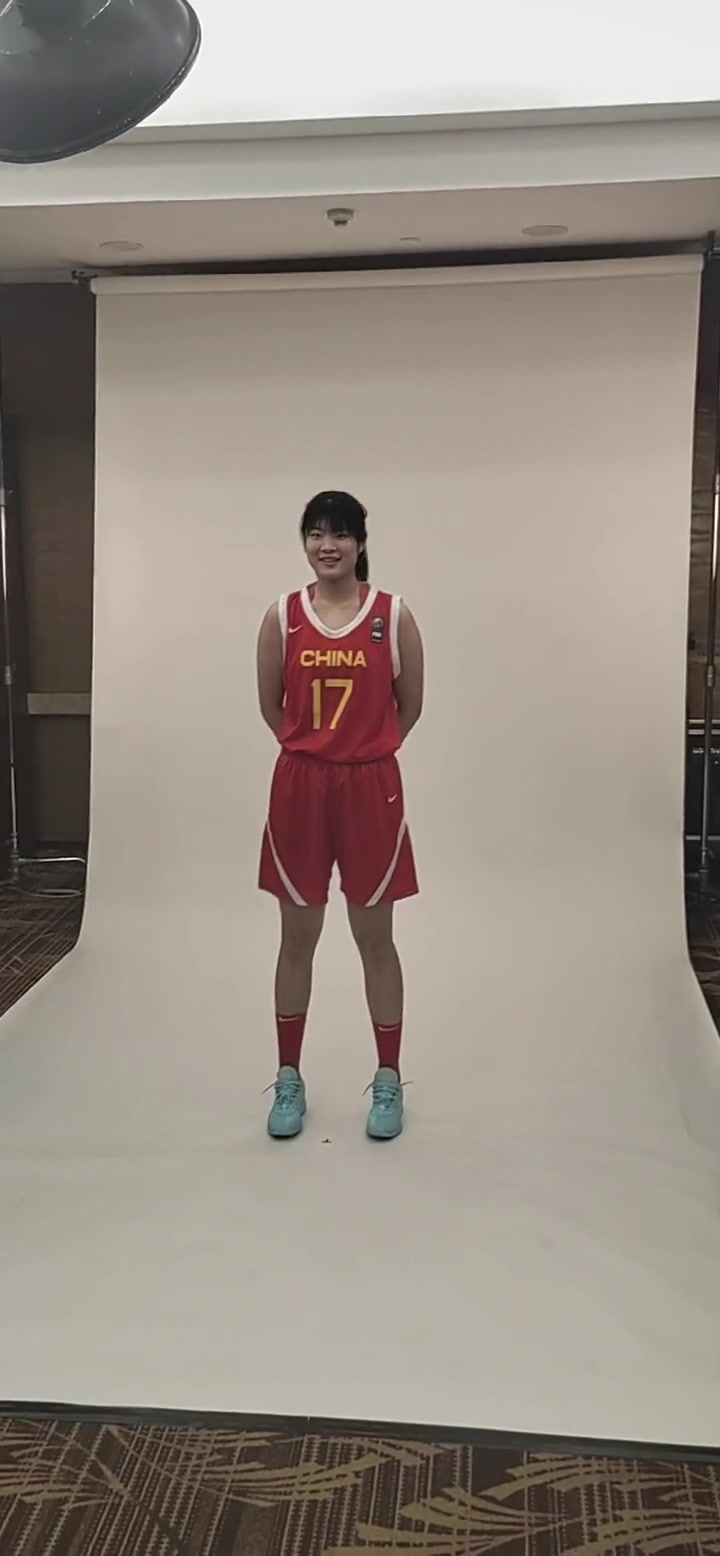 U18女篮亚锦赛定妆照拍摄！2米23张子宇、混血前锋张紫玥值得期待