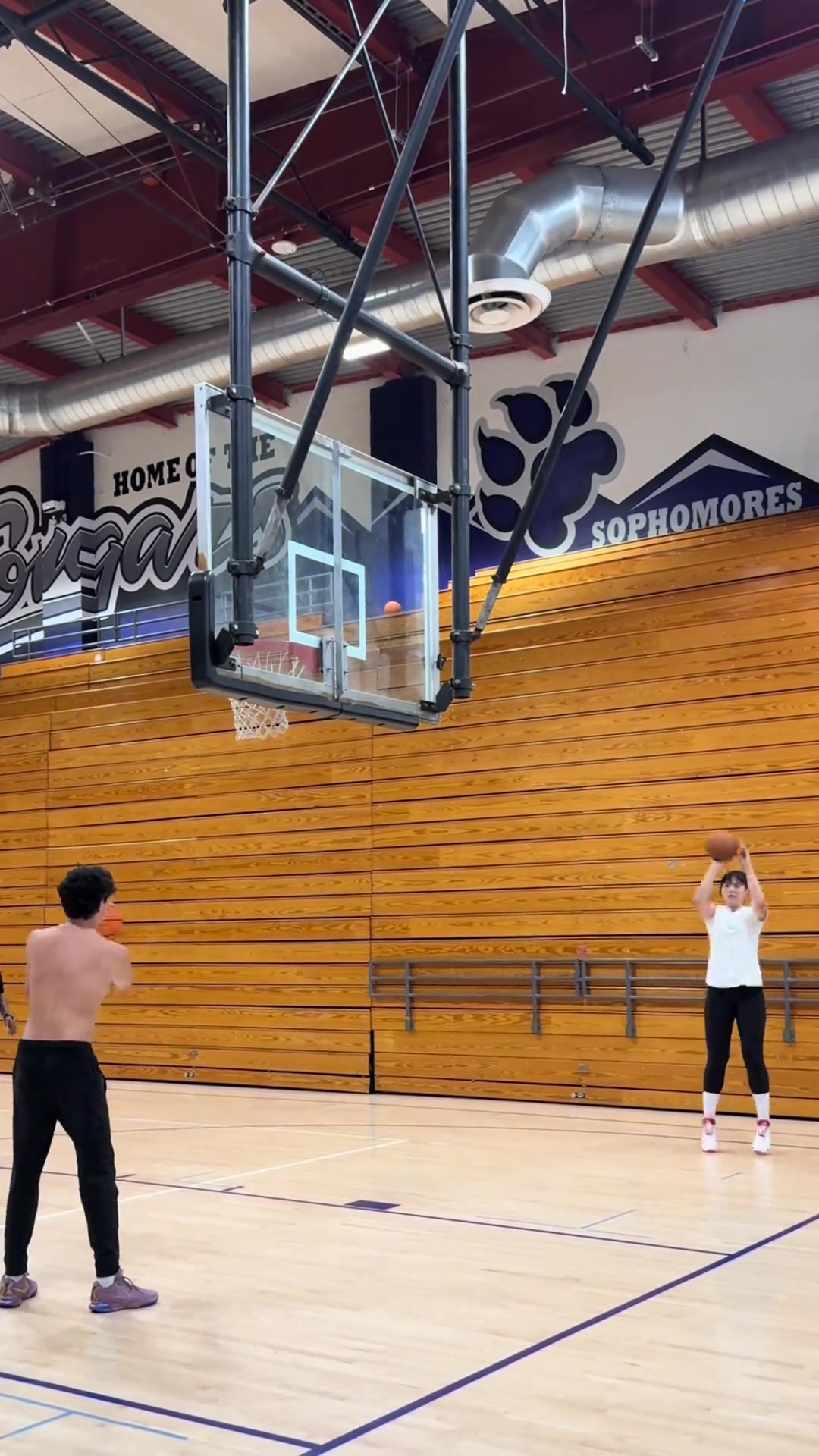 小宝牛逼！李月汝中远投训练21连中！！！
