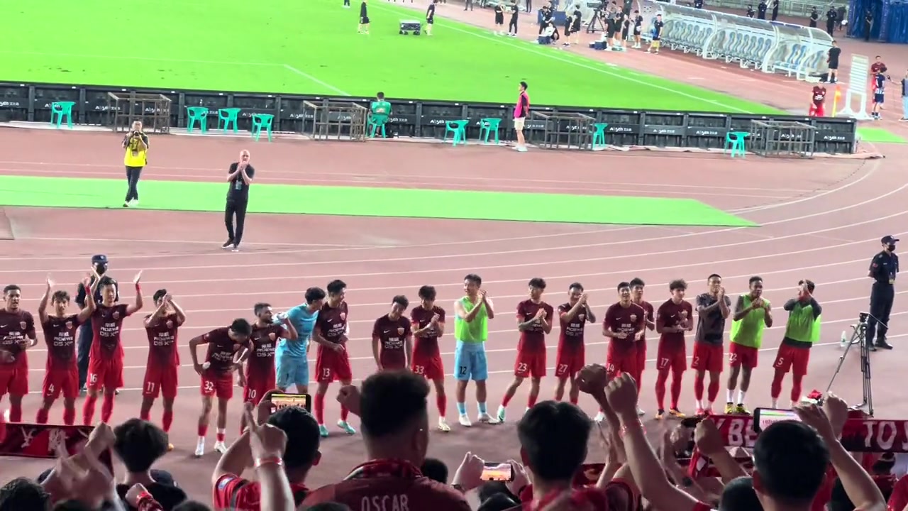 武汉三镇0:2上海海港，海港各项赛事取得十连胜