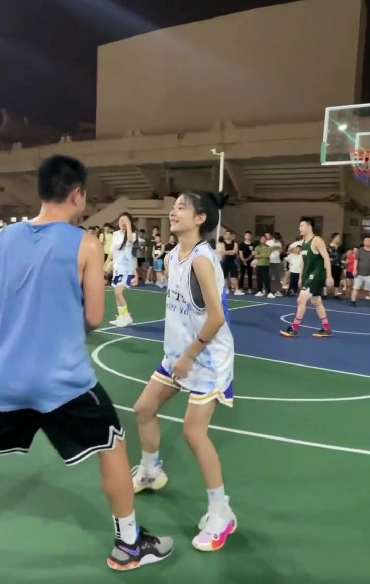 被这么一笑，你还有心思打球？