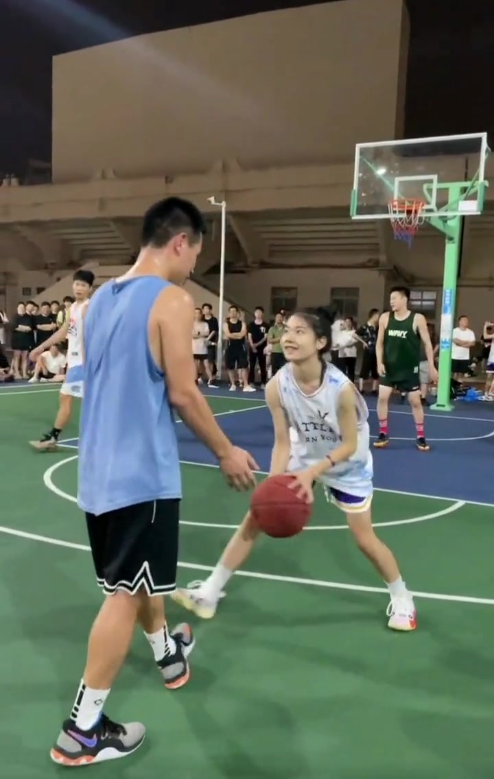 不是兄弟，面对她的笑容你也能进球的啊？