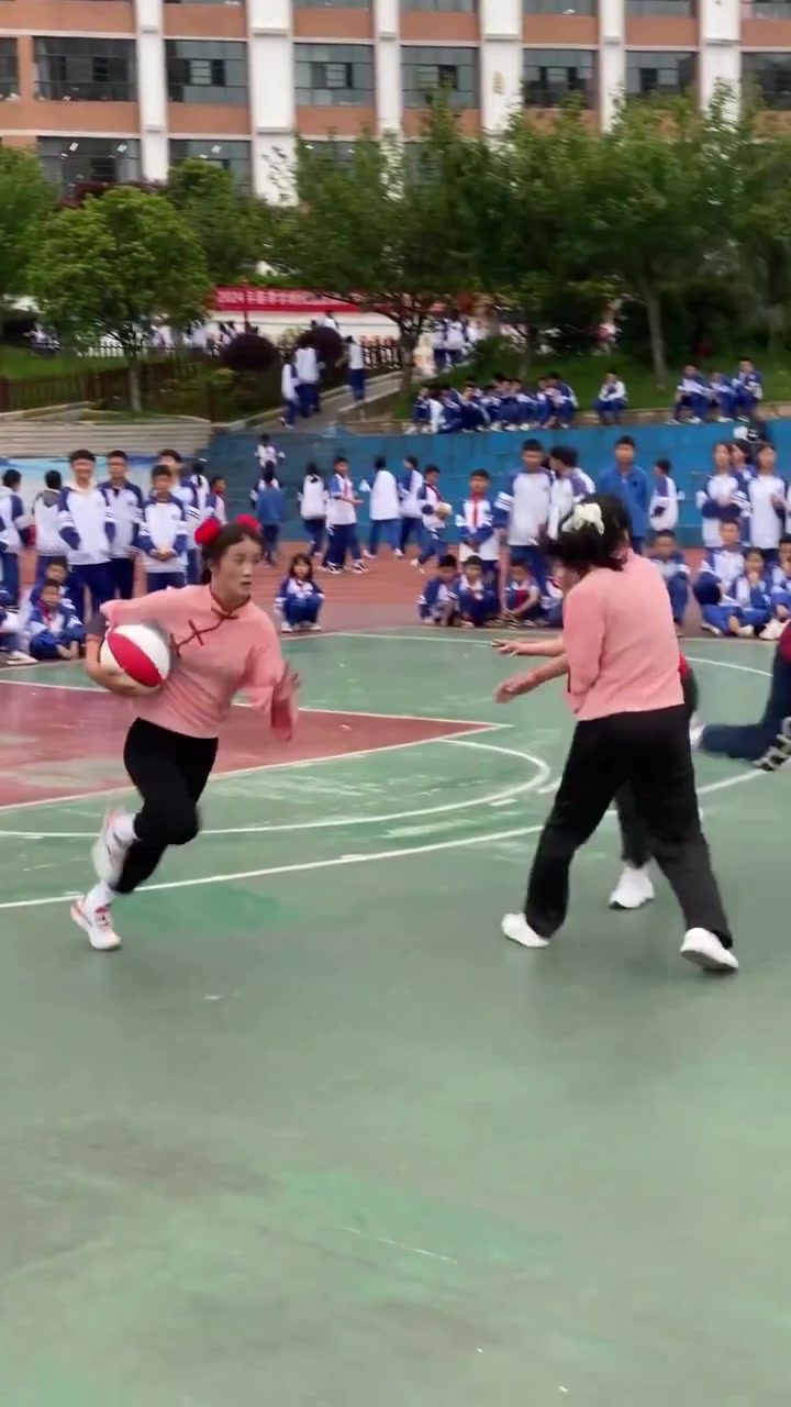 新的体育项目：中式橄篮球~