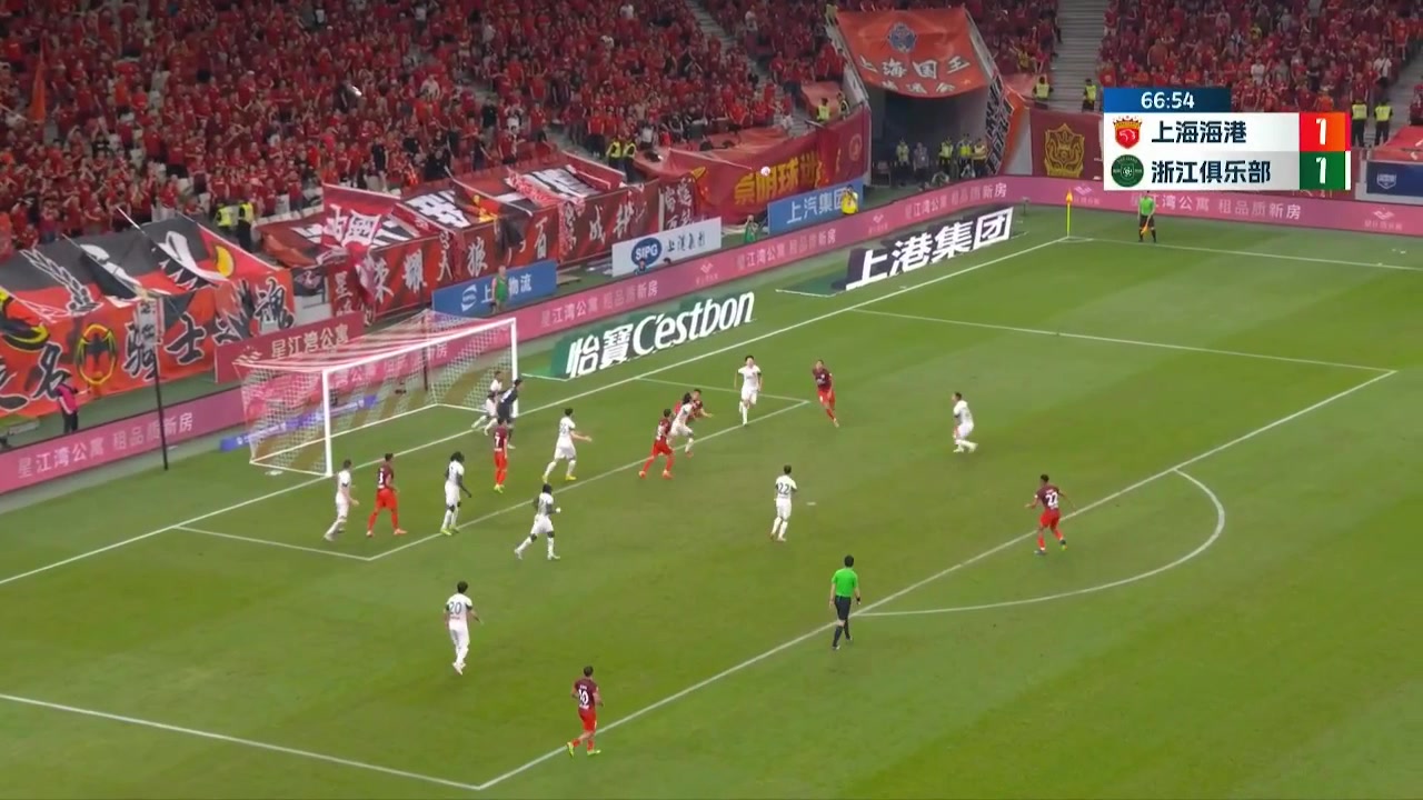 这球吊炸天！武磊帅气倒钩破门本场双响！海港2-1再度领先