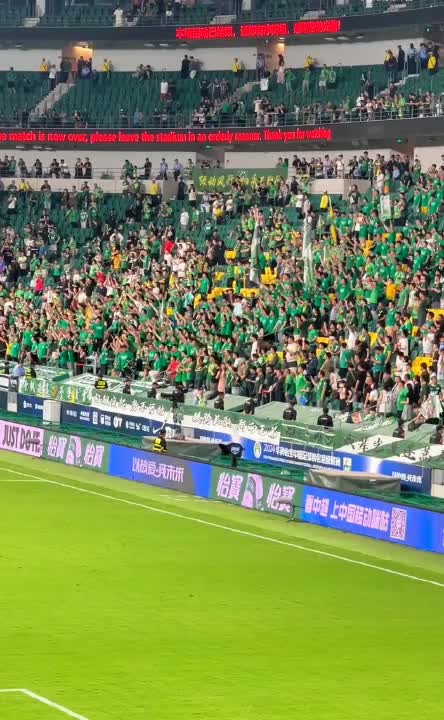 大胜沧州赛后，国安球迷在工体集体高喊：干翻鲁能