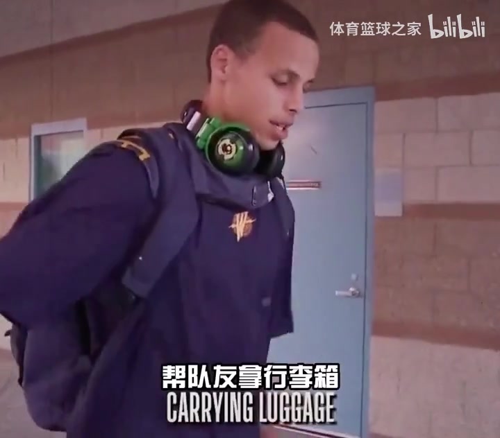 菜鸟时期的库里！这新秀又瘦又矮的，能打出来吗？