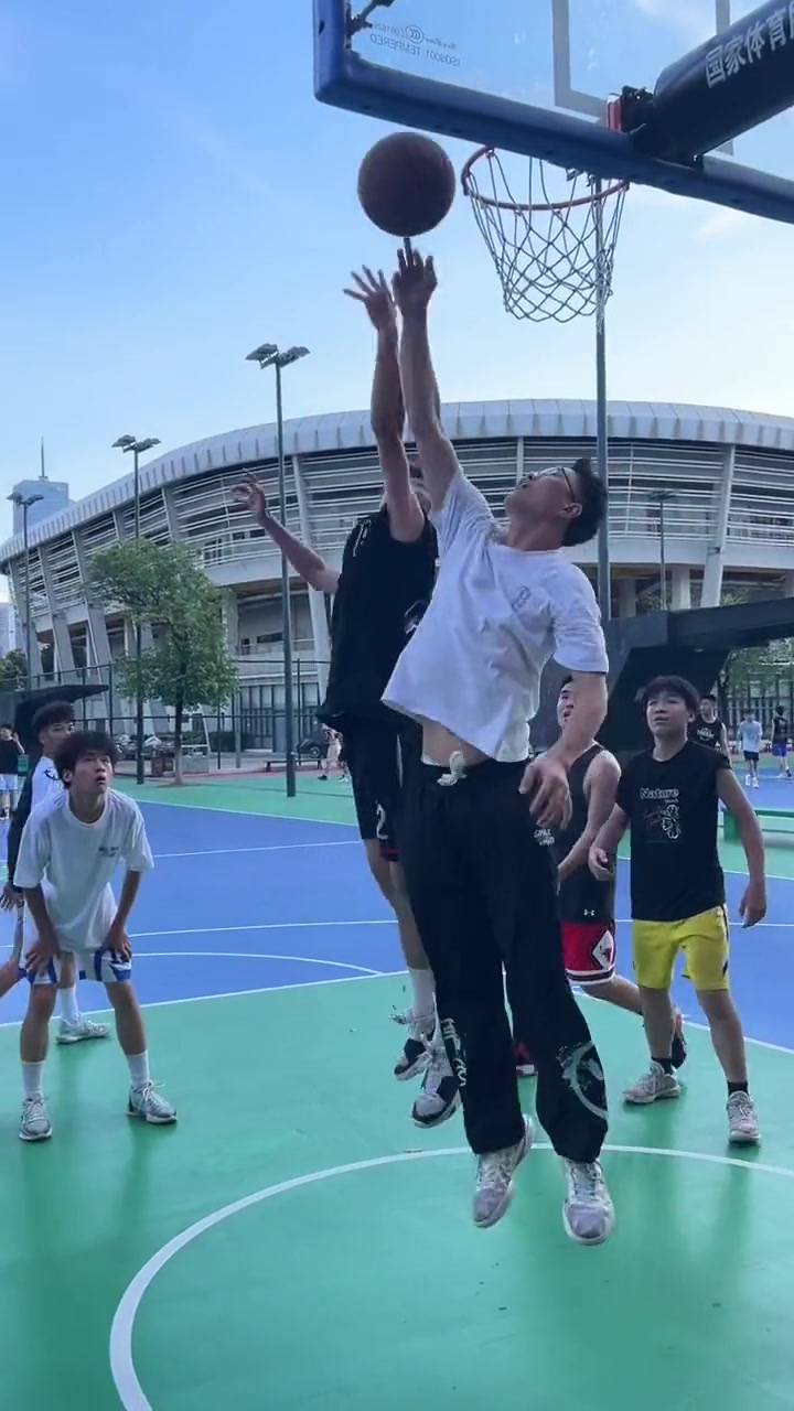 感觉应该是好切啊？但野球场一般都叫犯