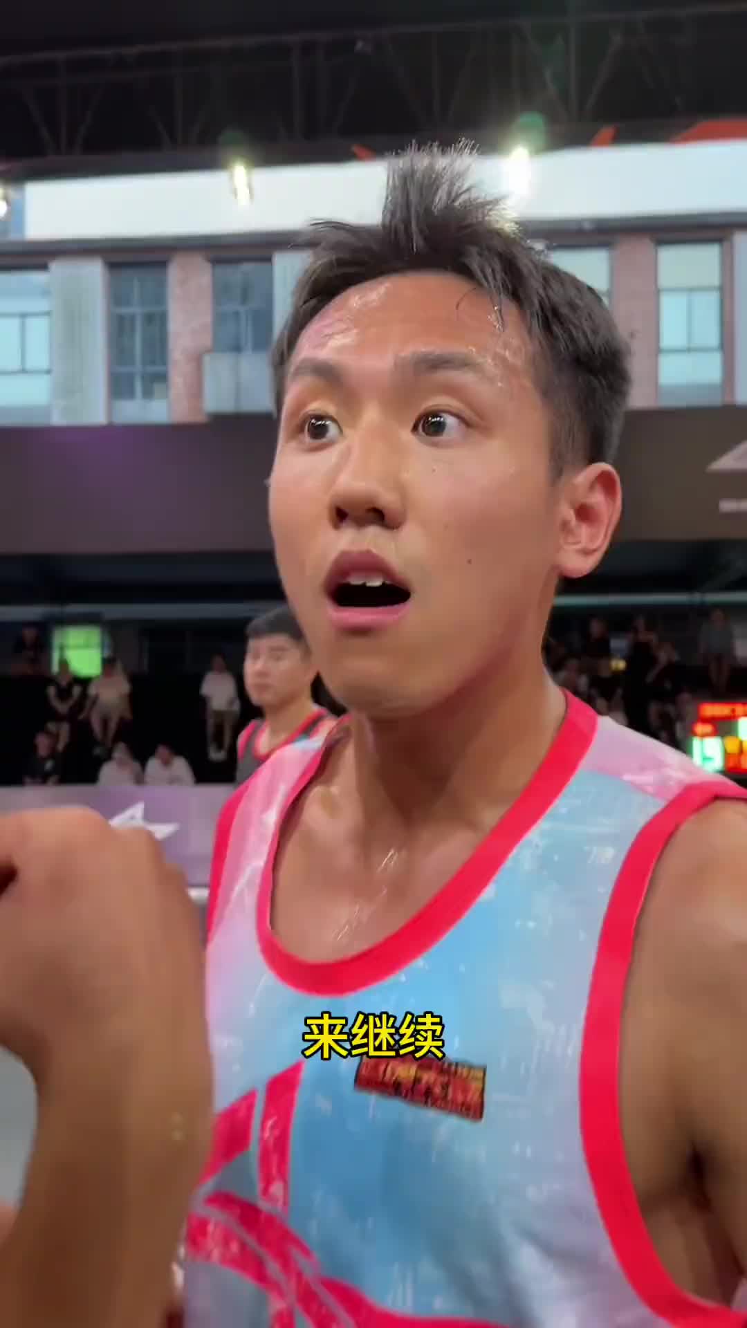 程鑫凯要求换球惨遭裁判拒绝 破防后狂喷裁判被驱逐