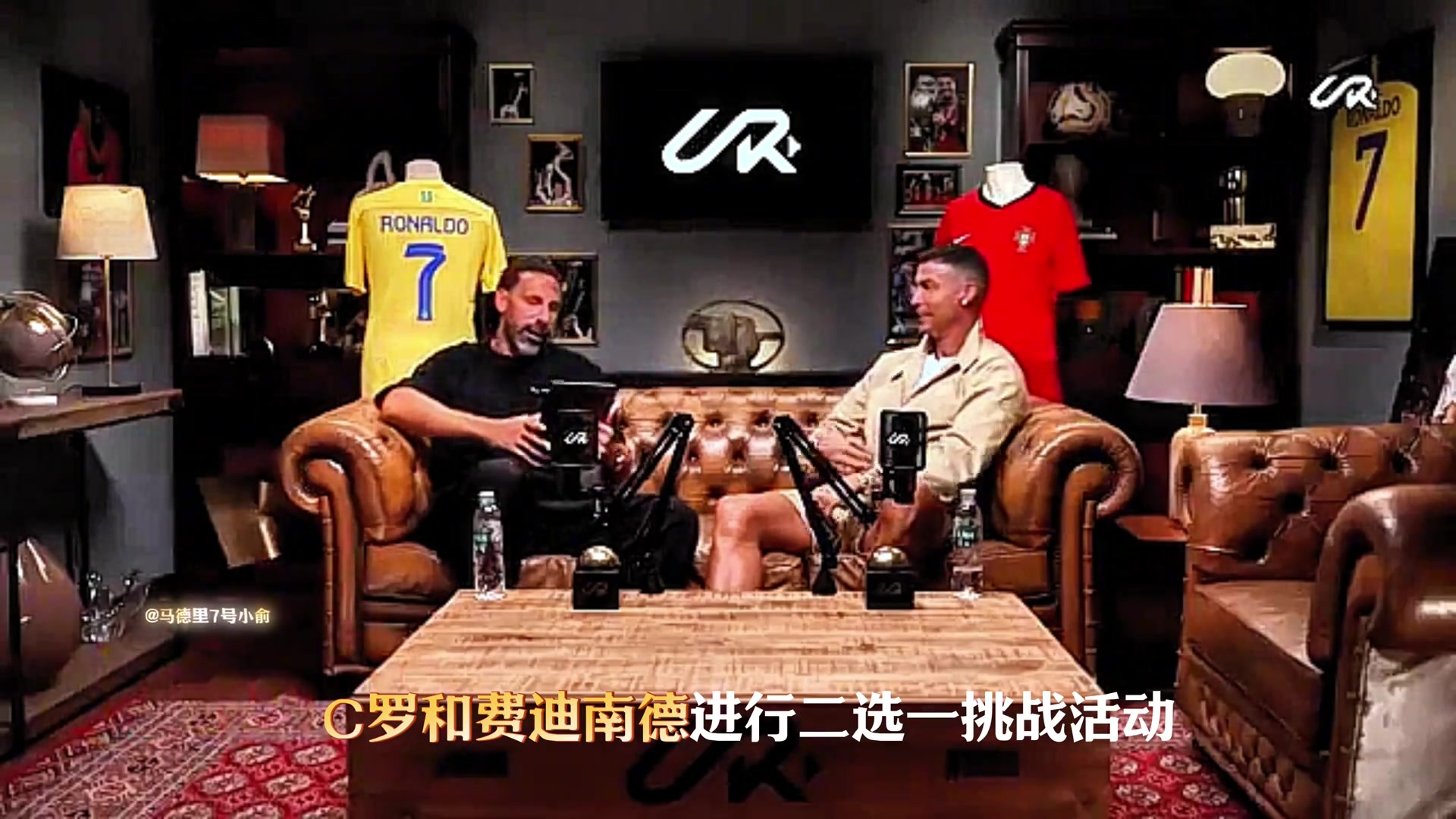 C罗社交媒体新动态：费迪南德提问 C罗进行球员二选一挑战