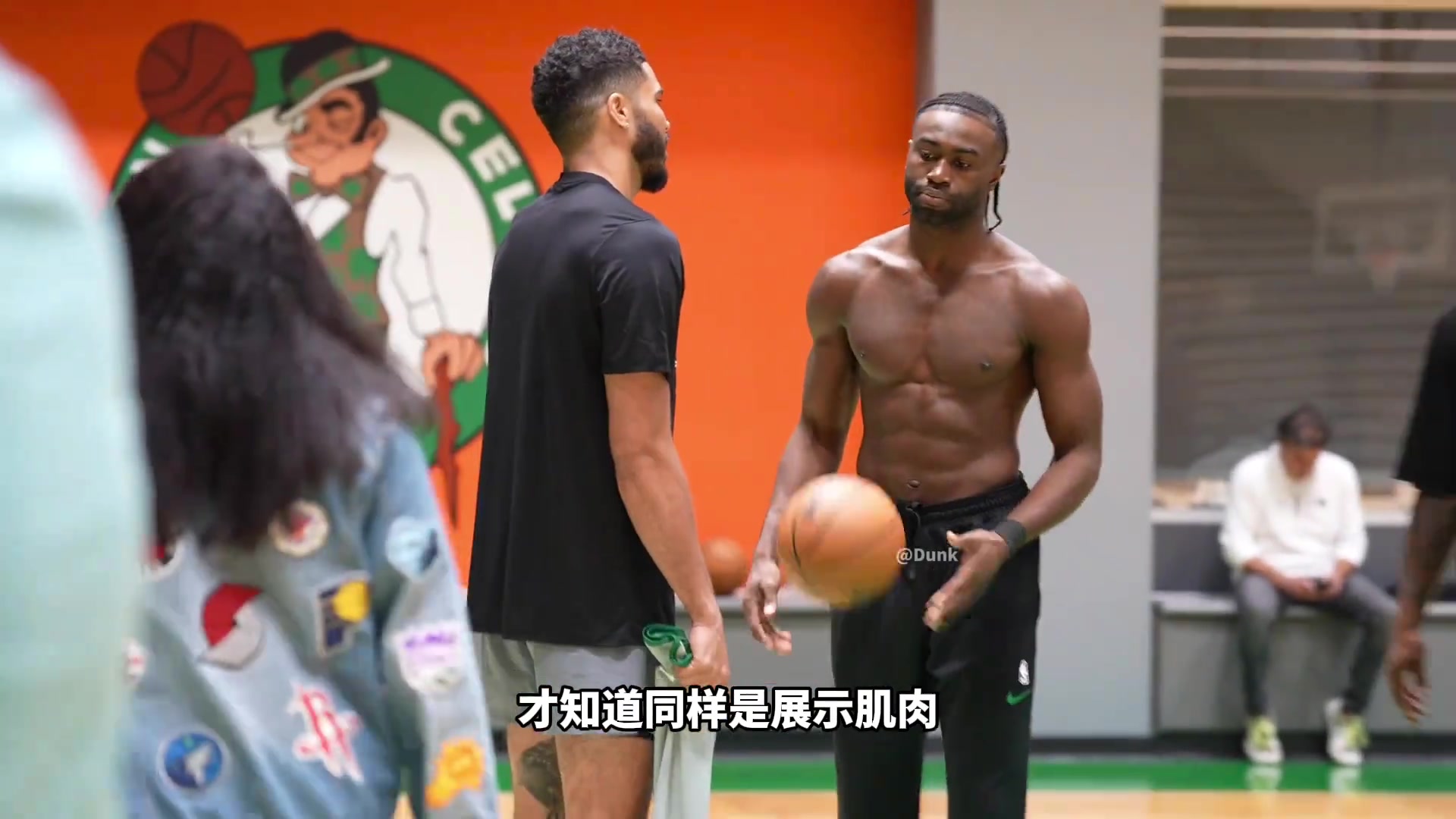 同样是新赛季秀肌肉 CBA球员和NBA球员差距有多大？