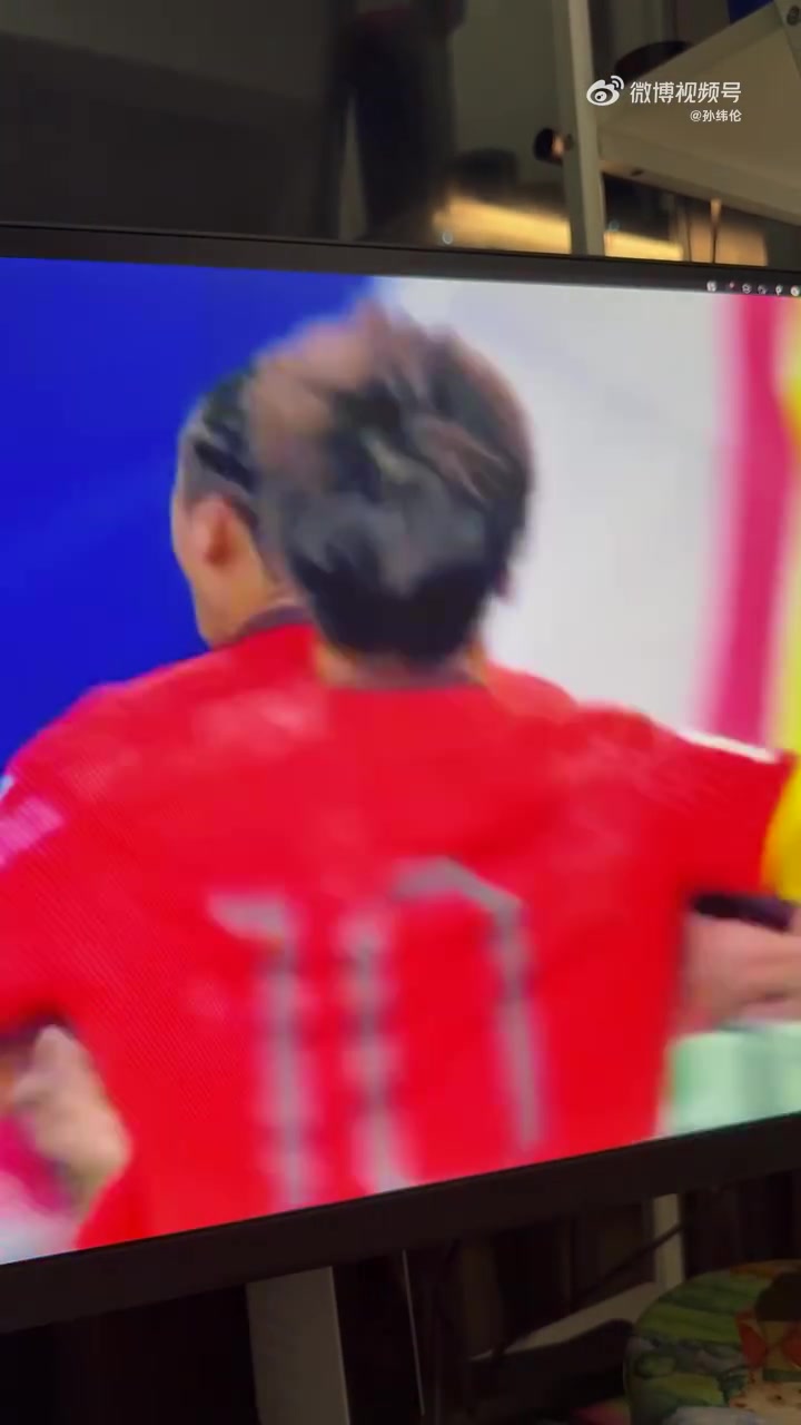 国足2-0！解说员狂吼：张玉宁！顶级射手风范！