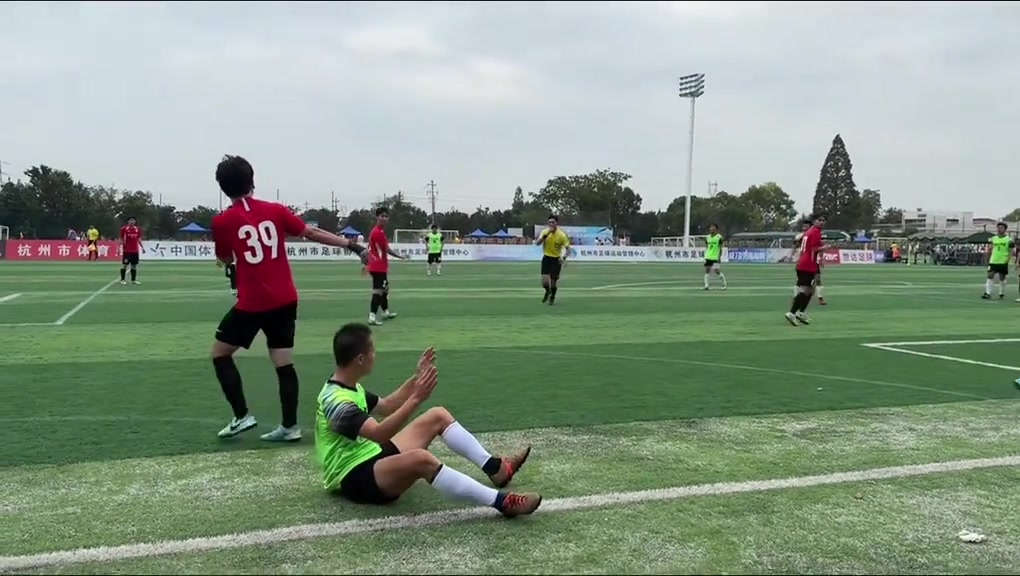 野球场这种动作真是不怕挨揍吗？