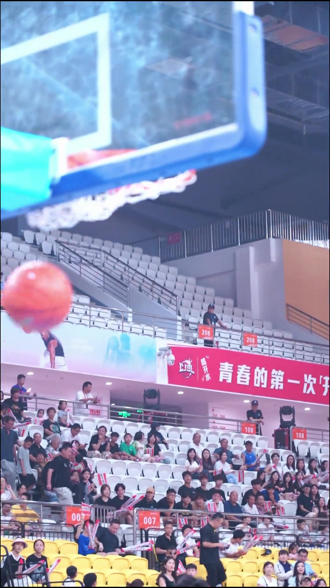 中學(xué)籃球聯(lián)賽 她14歲就拿下FMVP 會(huì)是未來最強(qiáng)女大學(xué)生嗎