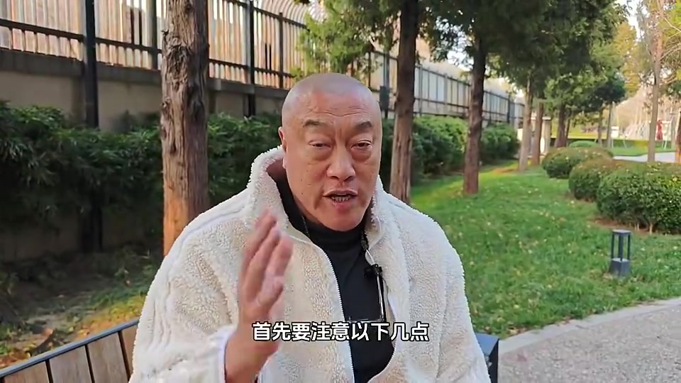 湖人怎么赢掘金？马健：联防和夹击约基奇，罚球一定要改善