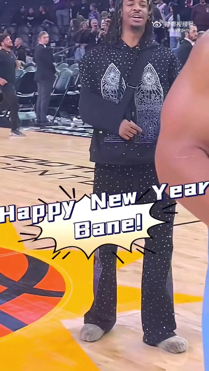 挺会撩妹啊！周玲安正在采访贝恩，莫兰特后面突然送上新年祝福！